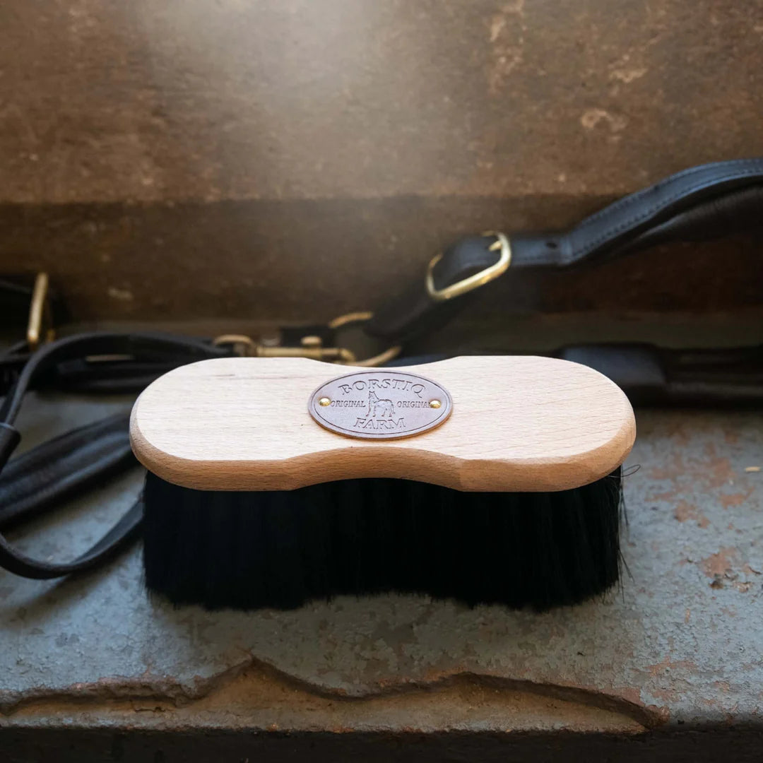 Borstiq Shaped Soft Flick Brush