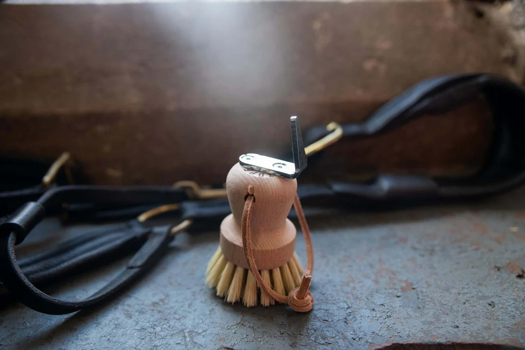 Borstiq Stubby Hoof Pick/ Brush