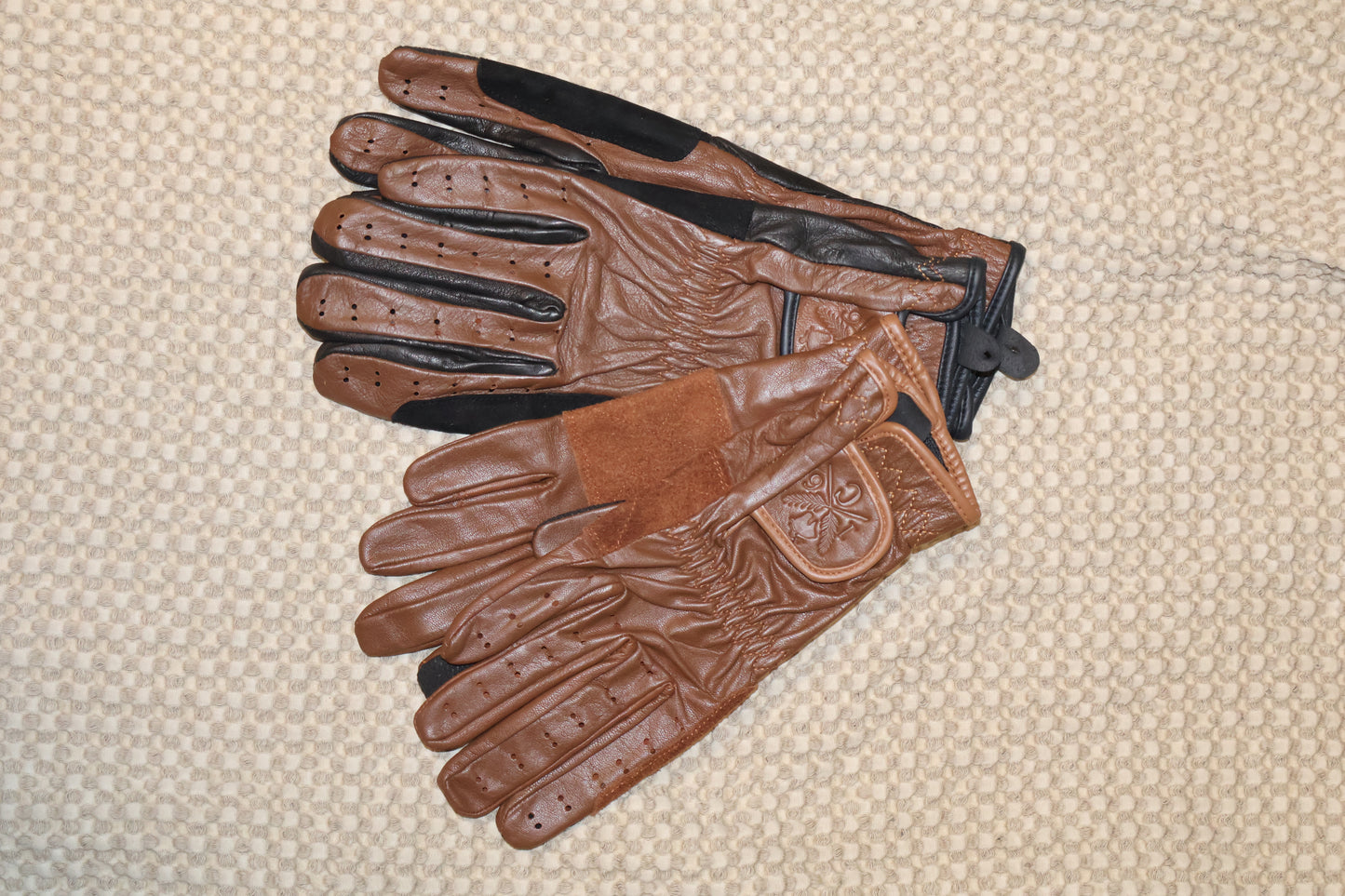 16 Cypress Riding Gloves - Cognac & Black All Leather