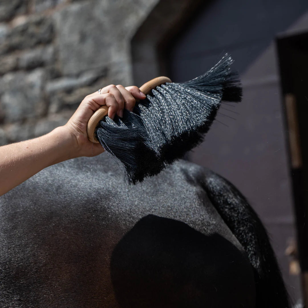 Borstiq Shaped Soft Maxi Flick Brush